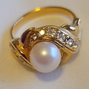 AVON Faux Pearl & Crystal Cocktail Ring Gold Tone Vintage